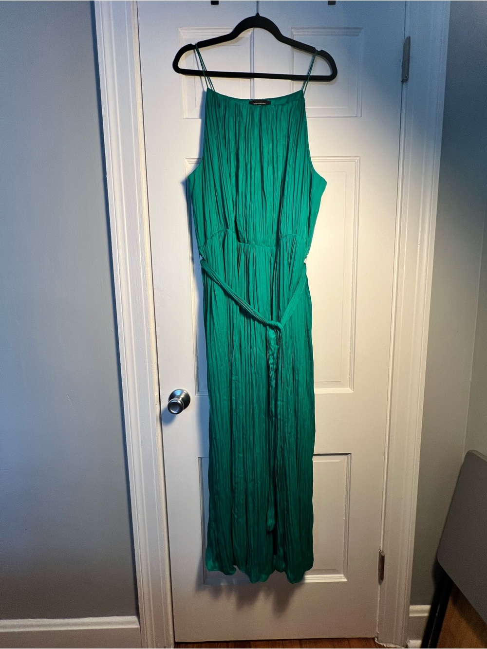 Emerald Green Pleated Sleeveless Dress